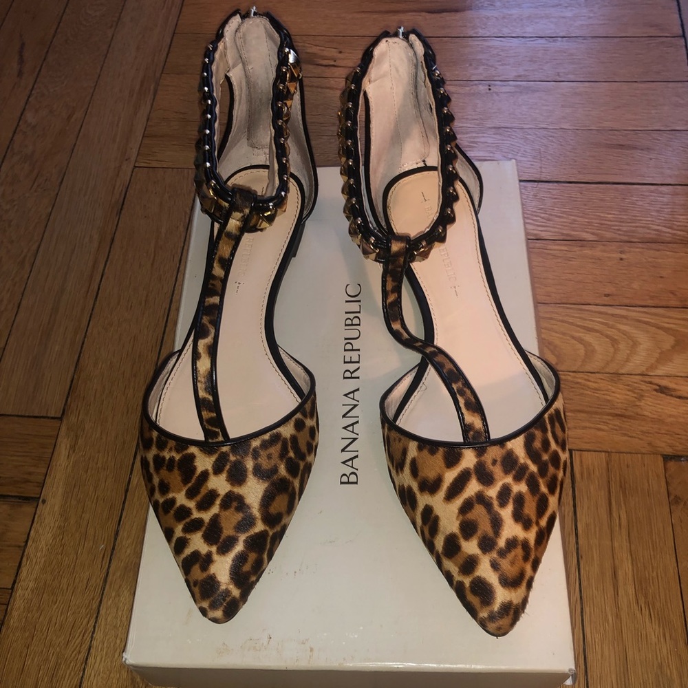 🔥 Banana Republic T-Strap studded flats